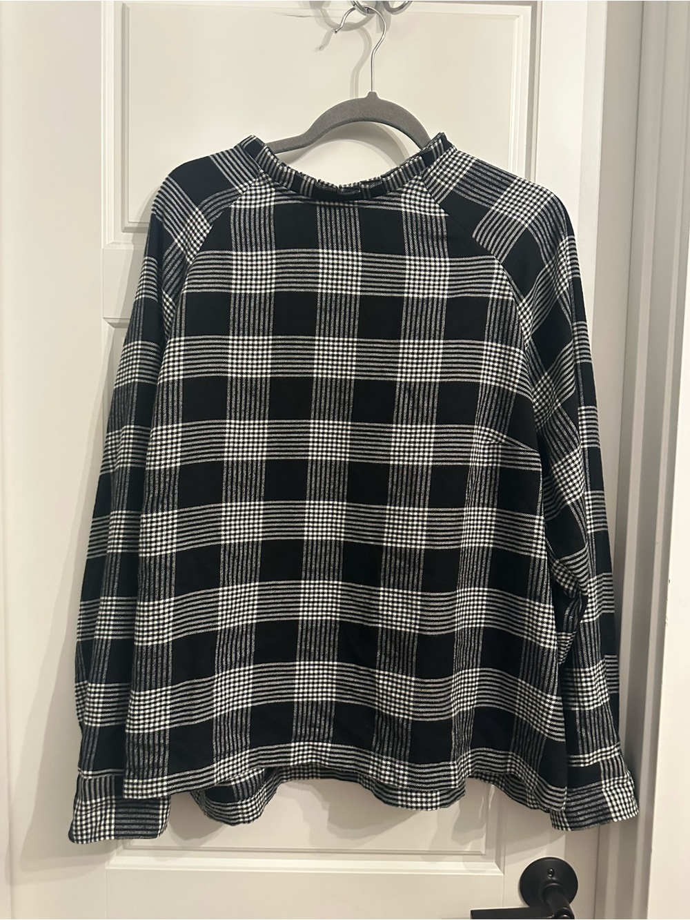 LOFT Black & White Plaid Long-Sleeve Women's Top